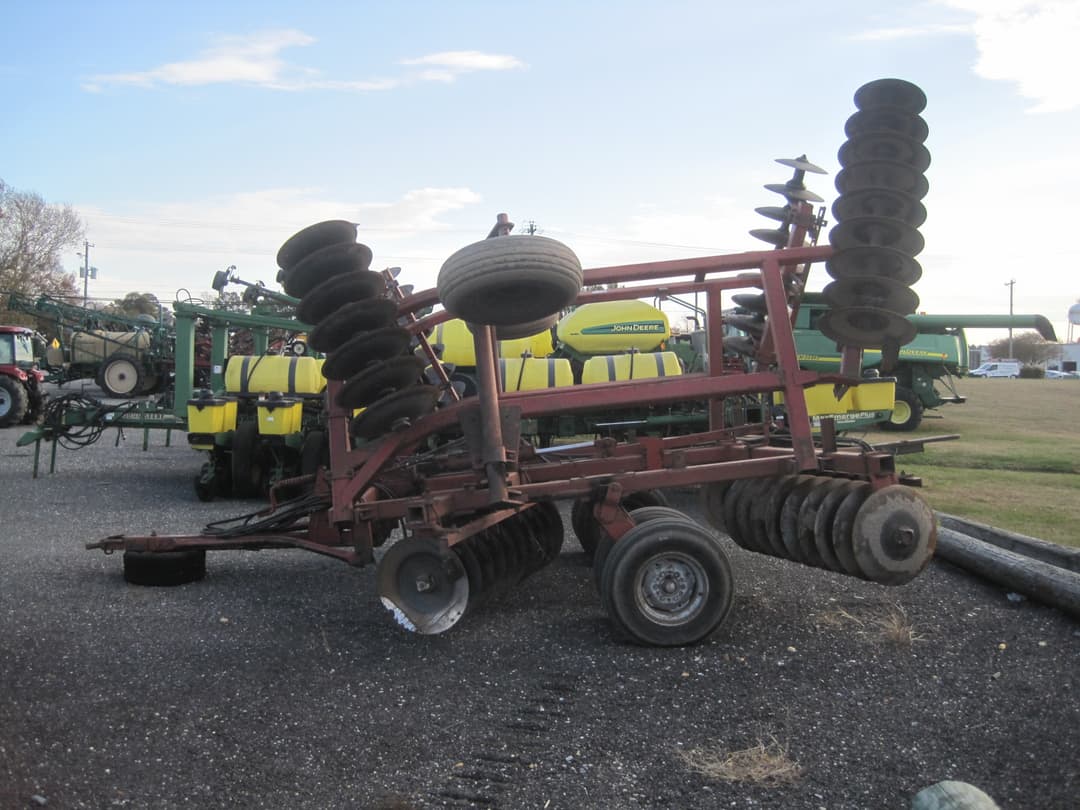 Image of Massey Ferguson 820 Primary image