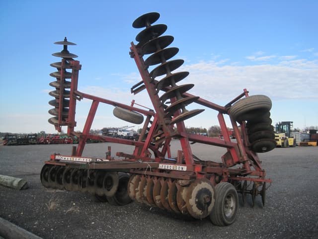 Image of Massey Ferguson 820 equipment image 3