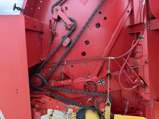 Image of New Holland 640 equipment image 3