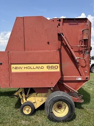 Image of New Holland 660 equipment image 4