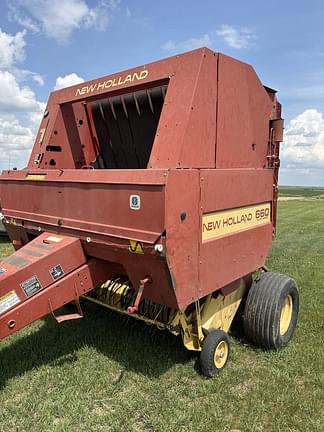 Image of New Holland 660 equipment image 3