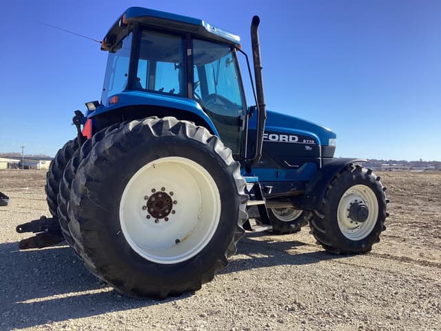 Image of New Holland 8770 equipment image 1