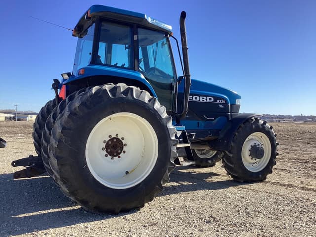 Image of New Holland 8770 equipment image 2