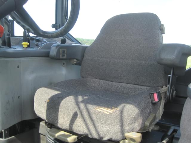 Image of New Holland 8970 equipment image 4