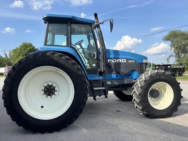 Image of New Holland 8970 equipment image 2