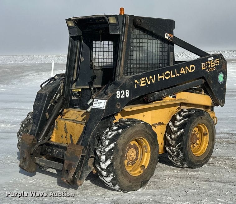 1995 New Holland LX885 Equipment Image0