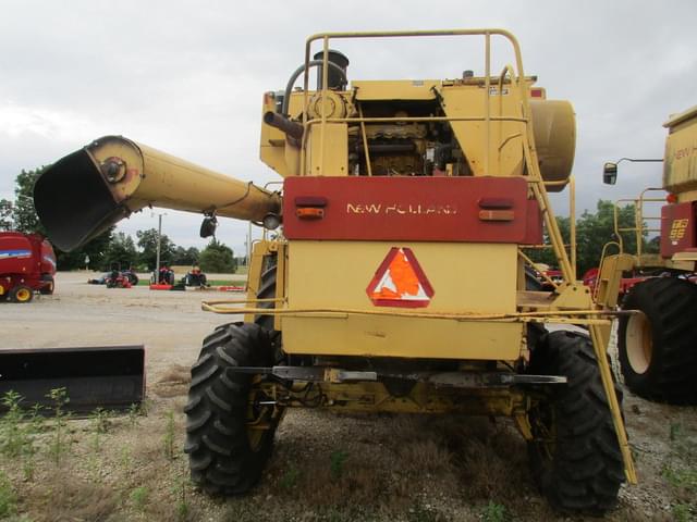 Image of New Holland TR86 equipment image 2