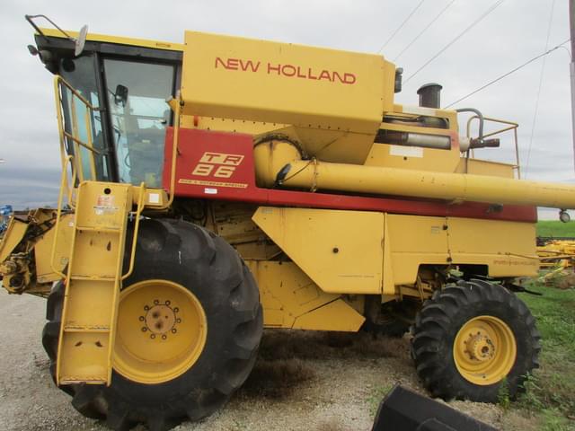 Image of New Holland TR86 equipment image 1
