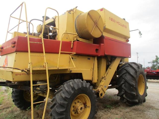 Image of New Holland TR86 equipment image 3