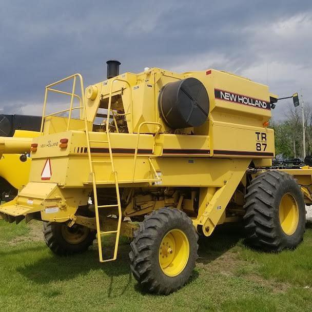 Image of New Holland TR87 equipment image 3