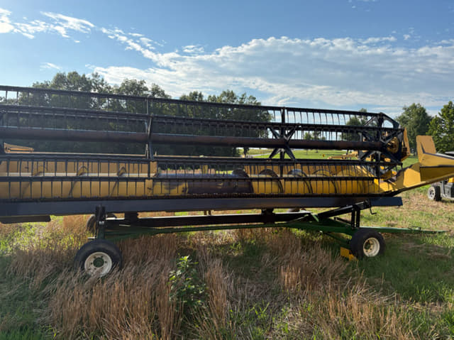 Image of New Holland TR87 equipment image 4