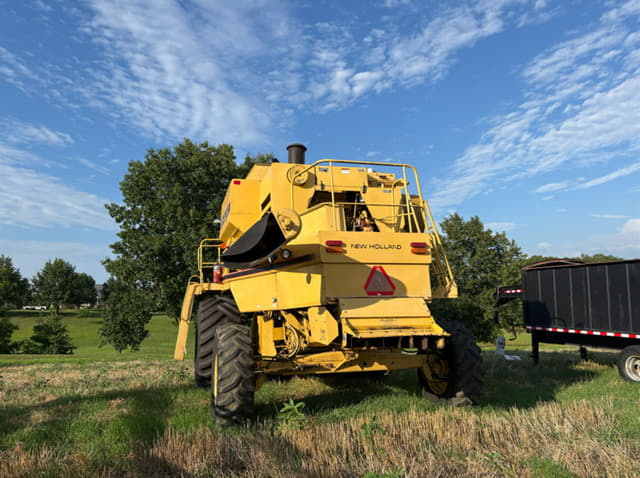Image of New Holland TR87 equipment image 2
