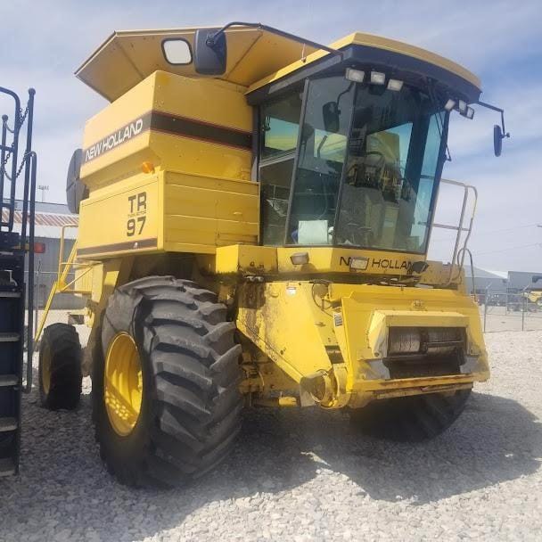 1995 New Holland TR97 Equipment Image0