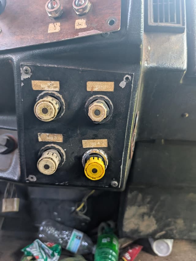 Image of Peterbilt 330 equipment image 4