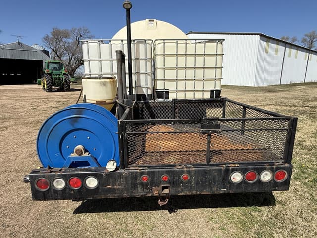 Image of Peterbilt 330 equipment image 4