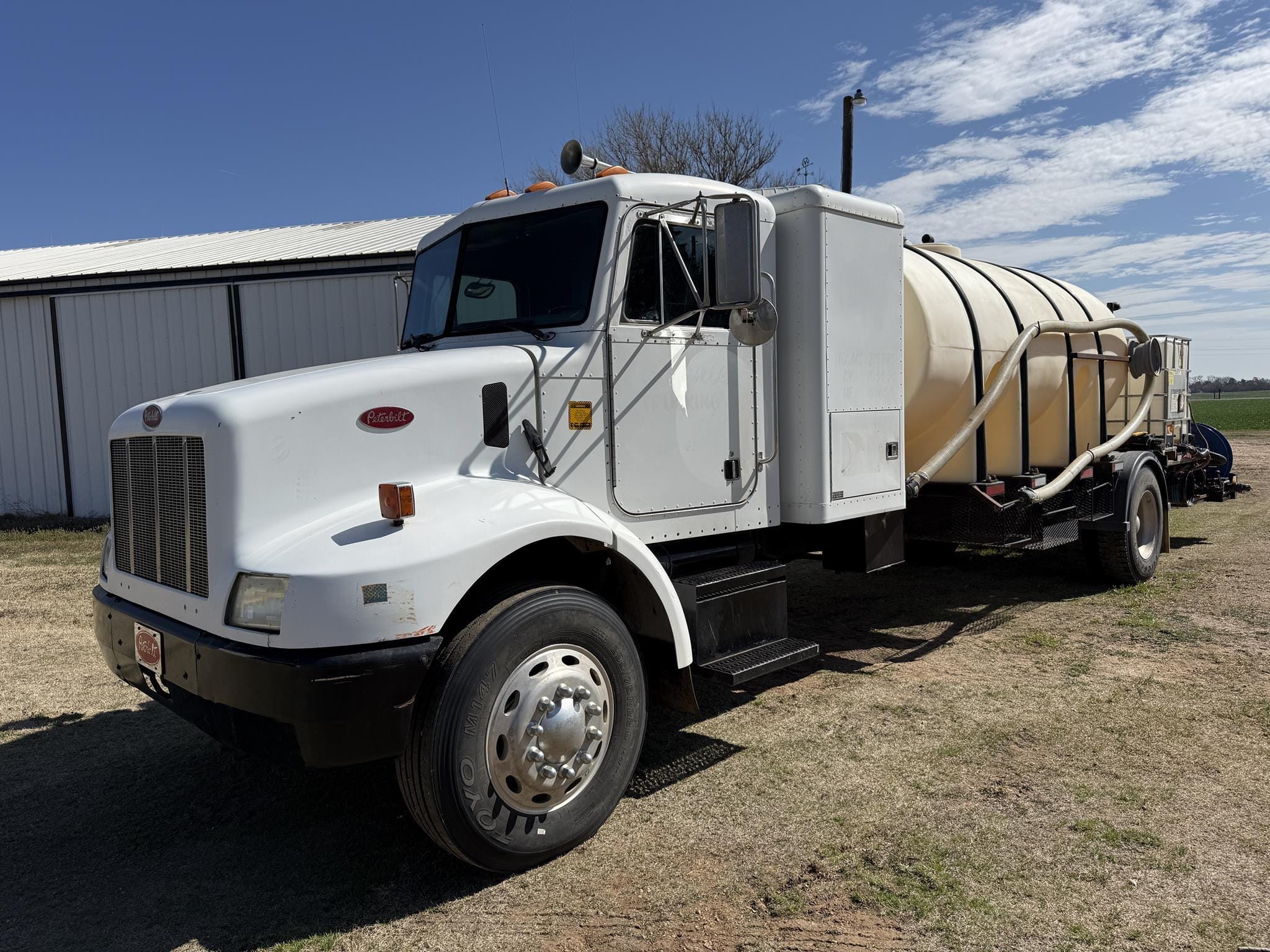 1995 Peterbilt 330 Equipment Image0