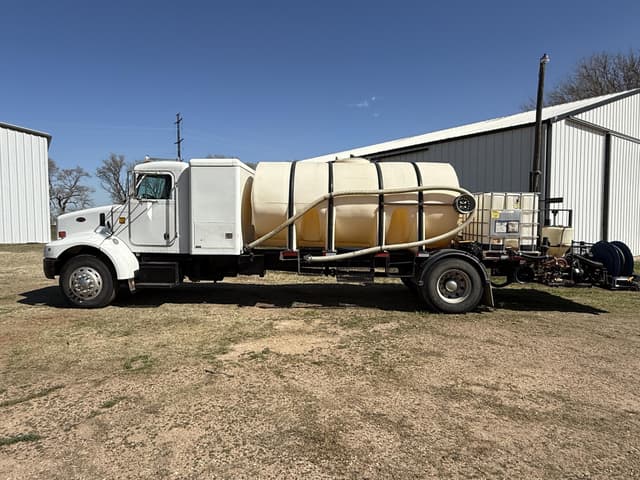 Image of Peterbilt 330 equipment image 2
