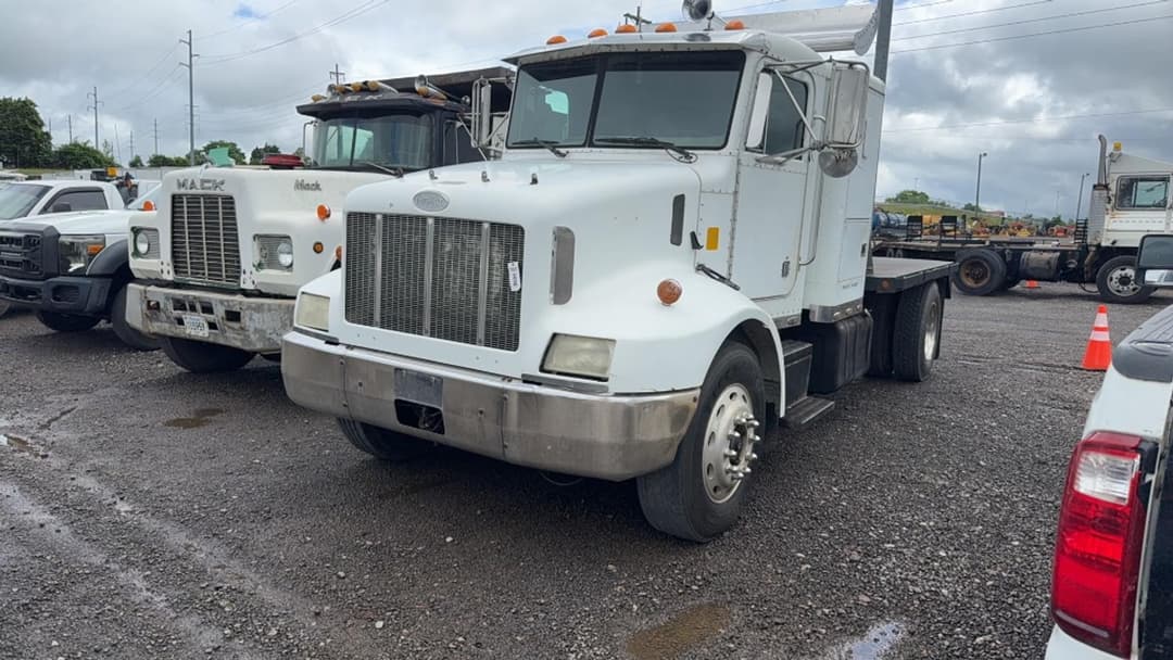 Image of Peterbilt 330 Primary image