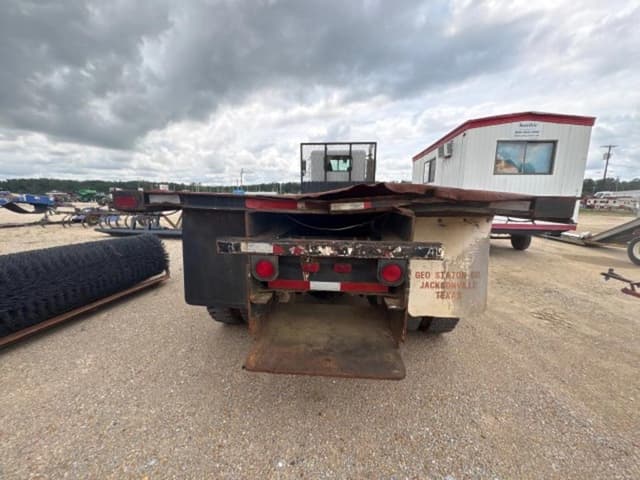 Image of Peterbilt 357 equipment image 4