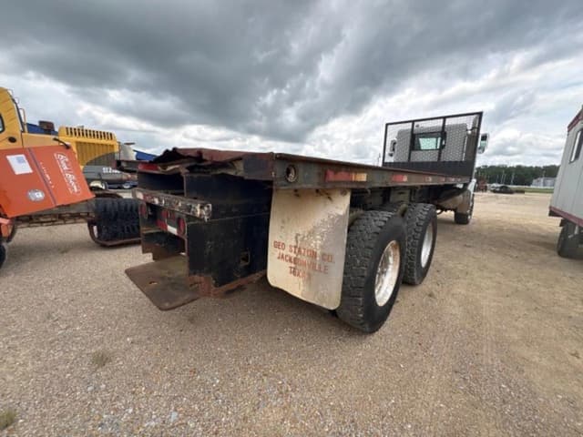 Image of Peterbilt 357 equipment image 3