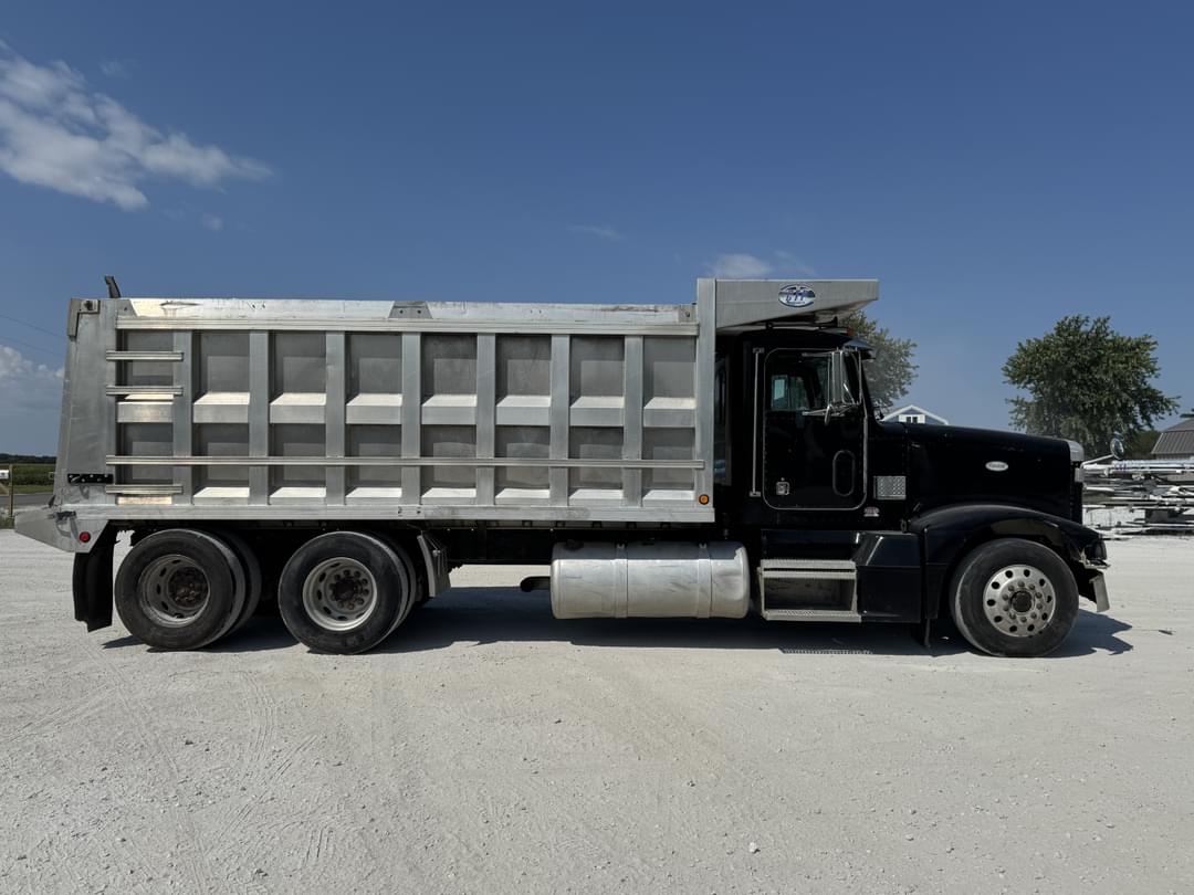 Image of Peterbilt 377 Primary image
