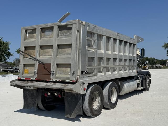 Image of Peterbilt 377 equipment image 3