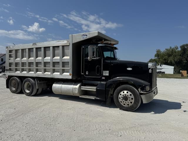 Image of Peterbilt 377 equipment image 1
