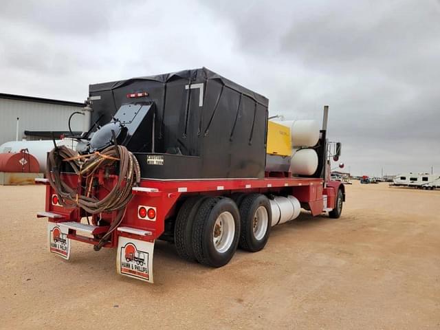 Image of Peterbilt 377 equipment image 4