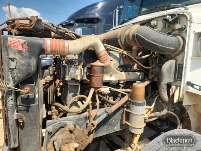 Image of Peterbilt 377 equipment image 2