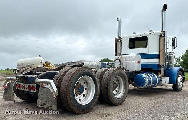 Image of Peterbilt 378 equipment image 4