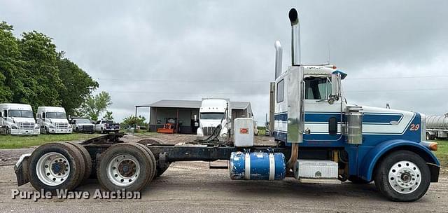 Image of Peterbilt 378 equipment image 3