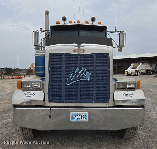 Image of Peterbilt 378 equipment image 1