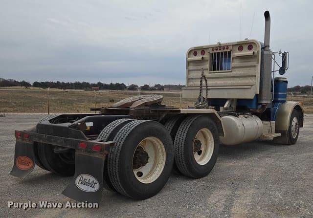 Image of Peterbilt 378 equipment image 4