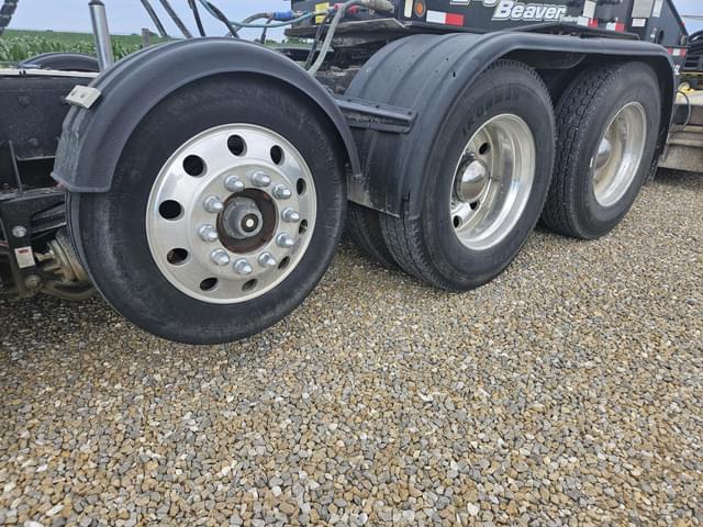 Image of Peterbilt 379 equipment image 4