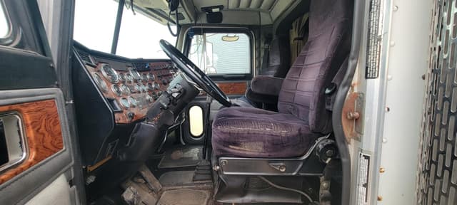 Image of Peterbilt 379 equipment image 1