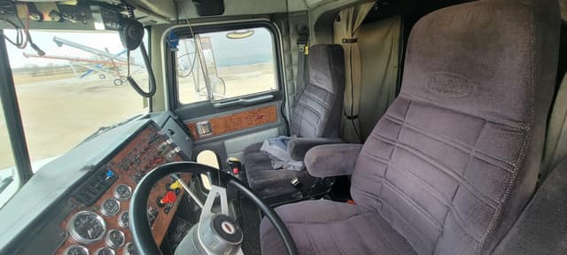 Image of Peterbilt 379 equipment image 4