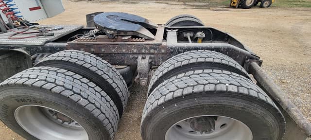 Image of Peterbilt 379 equipment image 3