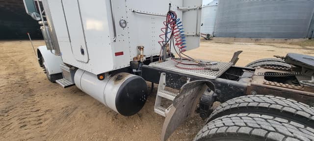 Image of Peterbilt 379 equipment image 2