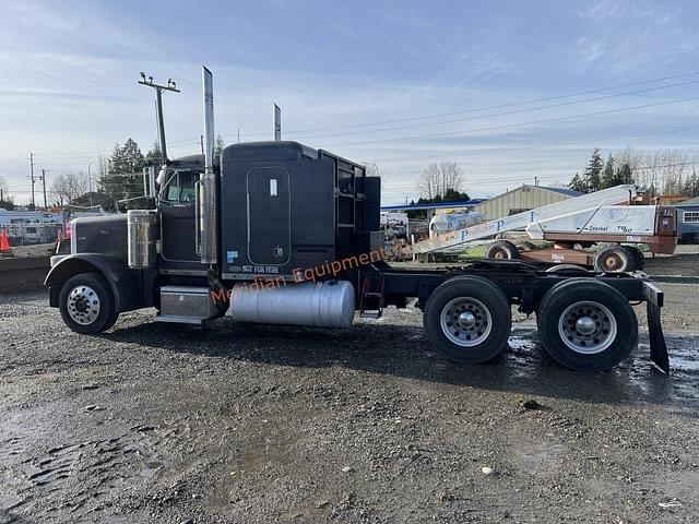 Image of Peterbilt 379 equipment image 2