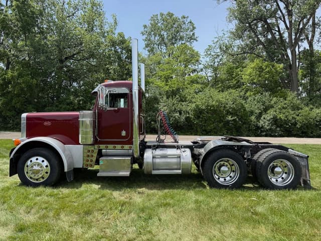 Image of Peterbilt 379 equipment image 1