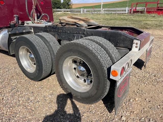 Image of Peterbilt 379 equipment image 4