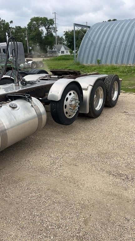 Image of Peterbilt 379 Short Hood equipment image 3