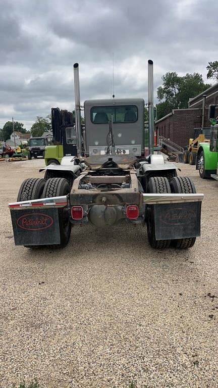 Image of Peterbilt 379 Short Hood equipment image 4