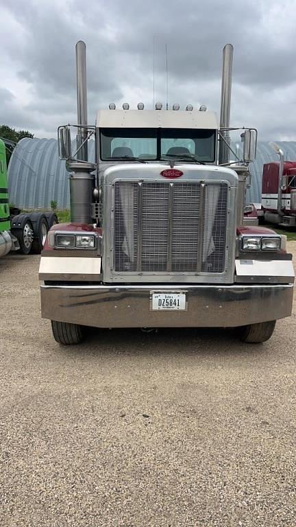 Image of Peterbilt 379 Short Hood equipment image 2