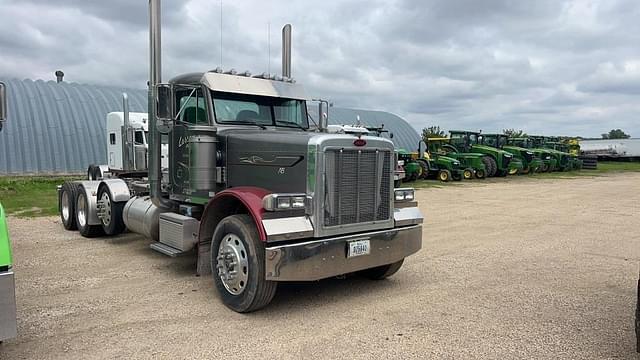 Image of Peterbilt 379 Short Hood equipment image 1
