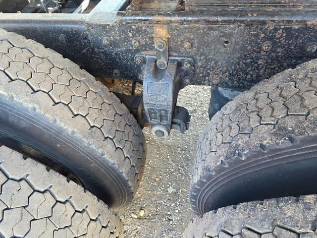 Image of Peterbilt 379 equipment image 4