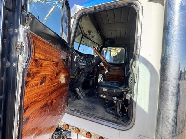 Image of Peterbilt 379EXHD equipment image 3