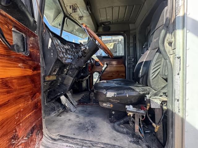 Image of Peterbilt 379EXHD equipment image 4
