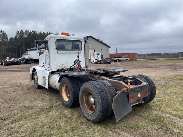 Image of Peterbilt 377 equipment image 3