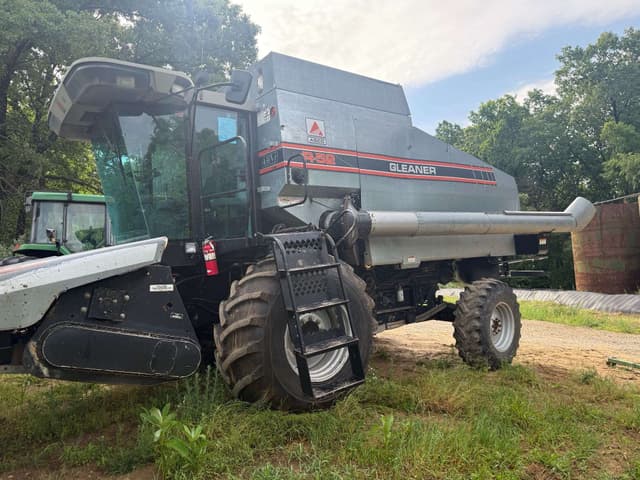 Image of Gleaner R52 equipment image 1